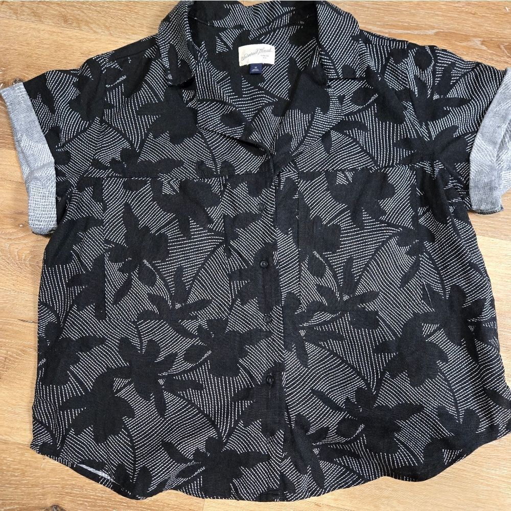 Universal Thread Black and Gray Kids Shirt